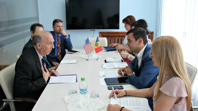 Chiril Gaburici către Ambasadorul SUA, James Pettit | Vreau să aducem Tesla, Apple și IMB în R. Moldova
