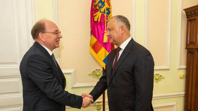 Igor Dodon a avut o întrevedere cu noul Ambasador al Rusiei, Oleg Vasnețov
