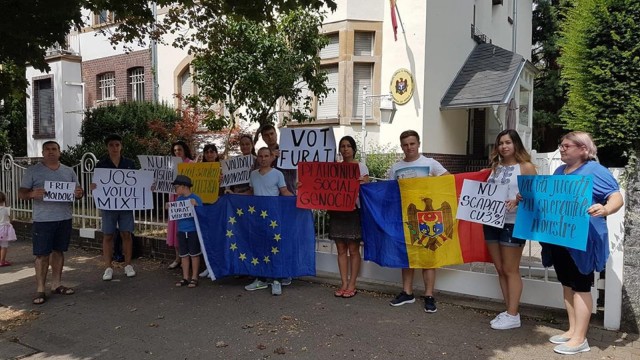Rezoluție | Moldovenii din diaspora cer demisia CEC și anularea sistemului electoral mixt