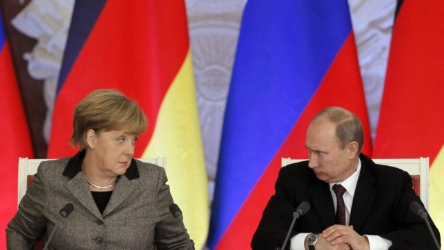 Posibile subiecte în cadrul „dialogului permanent” Vladimir Putin și Angela Merkel, de la Palatul Mezenberg
