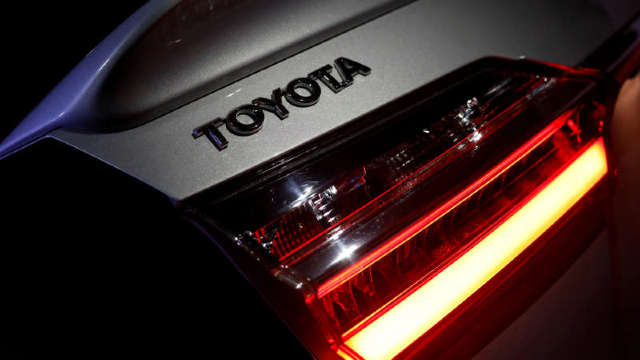 Toyota recheamă la service un milion de automobile hibride din cauza unor probleme de cablaj