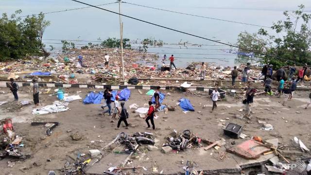 Zeci de oameni și-au pierdut viața în Indonezia, în urma unui tsunami