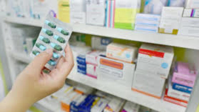 Studiu | Diclofenacul trebuie retras dintre medicamentele eliberate fără rețetă. Riscurile la care te expui dacă îl iei