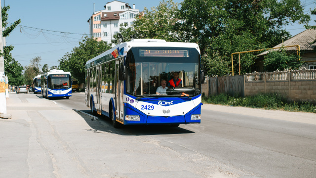 Două rute noi de troleibuze cu mers autonom au pornit spre comuna Stăuceni și spre Universitatea Agrară