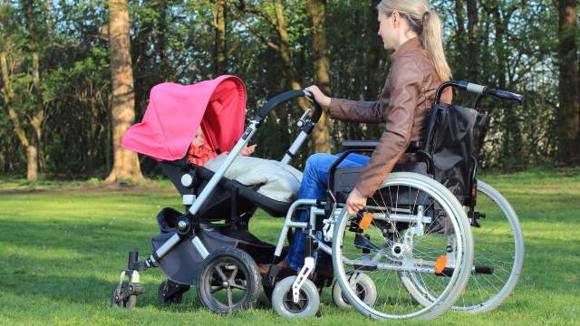 Drepturi și șanse egale pentru femeile cu dizabilități locomotorii, atunci când sunt în așteptarea unui copil