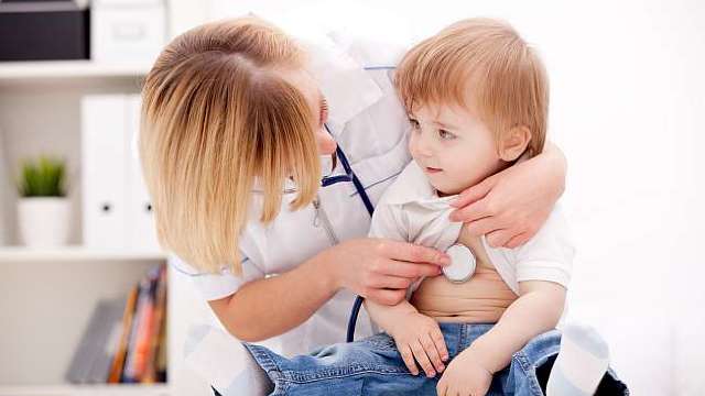 Numărul copiilor bolnavi de rujeolă și a celor nevaccinați este în descreștere