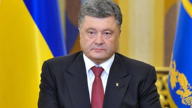 Decretul de instituire a legii marțiale în Ucraina, semnat de președintele Petro Poroșenko
