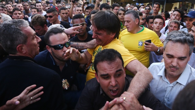Politicianul brazilian Jair Bolsonaro a pierdut 40% din sânge, după ce a fost înjunghiat joi