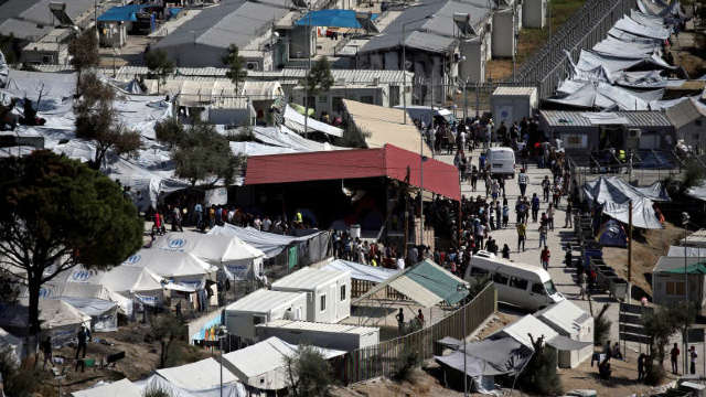 Migranți | Taberele de pe insuele grecești din Marea Egee sunt suprapopulate, avertizează oficialii locali