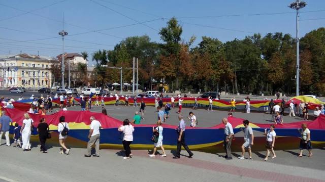 Participanții la Marșul Centenar au condamnat acțiunile poliției din Piața Marii Adunări Naționale
