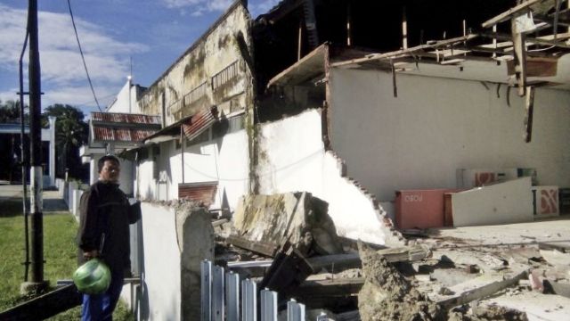 Cutremurul de 7,5 grade care a lovit insula Sulawesi, Indonezia a distrus numeroase clădiri