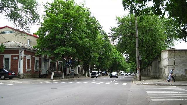 Primăria Chișinău a procurat utilaj nou pentru aplicarea marcajului rutier

