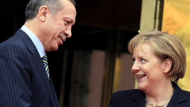 Recep Tayyip Erdogan, începe o vizită în Germania, pentru a detensiona relațiile dintre Ankara și Berlin