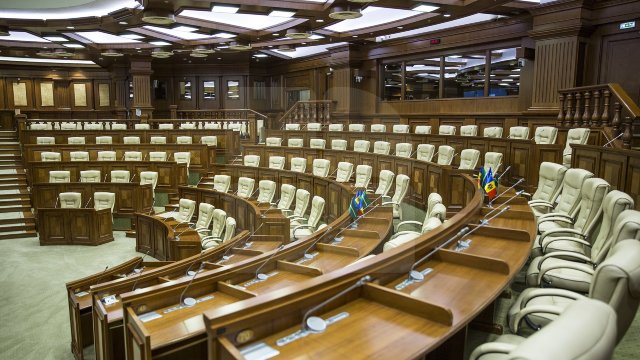 Sesiunea de toamnă-iarnă a Parlamentului începe pe 3 septembrie. Data primei ședințe în plen încă nu este cunoscută