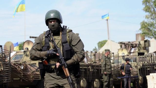Un militar ucrainean a murit în atacurile lansate de separatiștii din Donbas