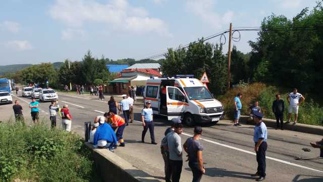 Un microbuz cu pasageri din R.Moldova a fost implicat într-un accident grav în România, fiind rănite 11 persoane