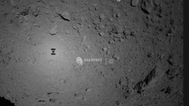 Un vehicul spațial japonez a lansat două rovere miniaturale spre suprafața unui asteroid
