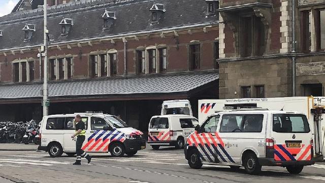 Cei doi răniți în atacul cu cuțit de la Amsterdam sunt americani. Autorul atentatului este un tânăr afgan