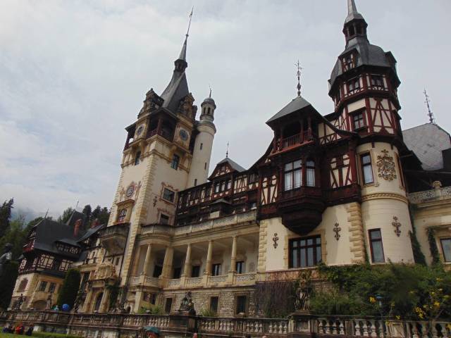 DOCUMENTAR | Castelul Peleș – cea mai impresionantă și elegantă construcție din România