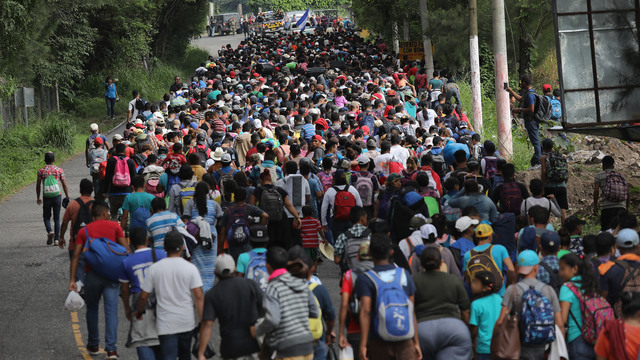 Caravana migranților avansează în Mexic spre SUA, în pofida avertizărilor lui Donald Trump