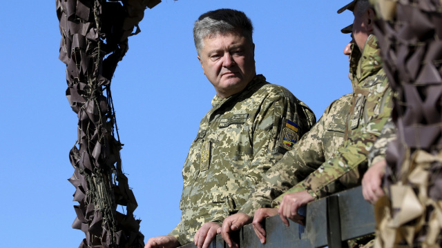 Poroșenko a făcut o vizită în Donbas, pentru a-i decora pe militarii ucraineni care luptă pentru integritatea Ucrainei