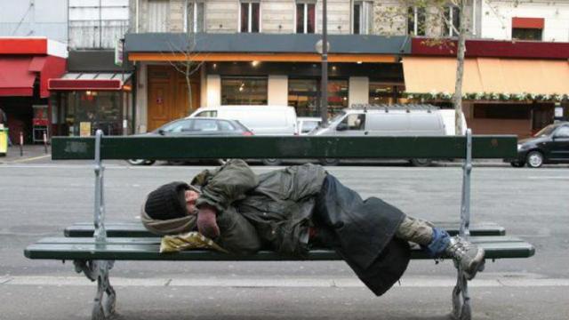Persoanele fără adăpost nu vor mai avea voie să doarmă în spațiul public, în Ungaria