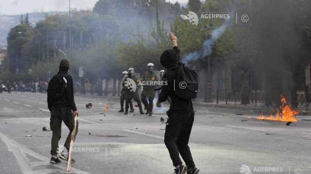 Grecia | Ciocniri între studenții greci și poliție în centrul Atenei