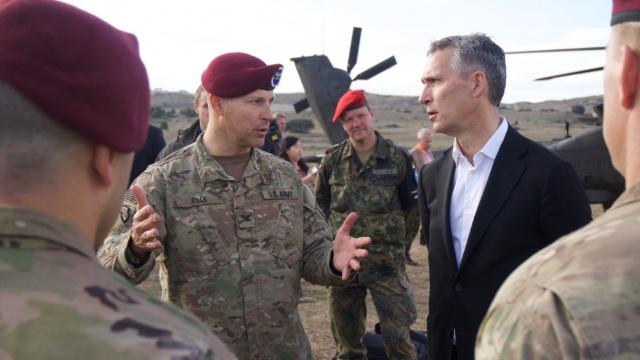 Secretarul general al NATO, Jens Stoltenberg, asistă la exercițiile militare din Norvegia, „Trident Juncture 2018”