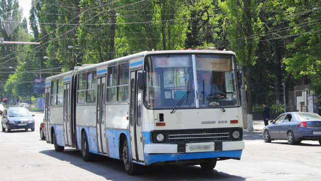 Itinerarele mai multor rute de autobuz și microbuz, modificate începând de astăzi 