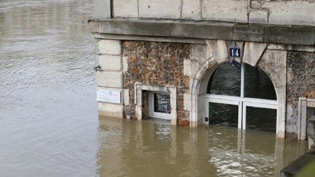 Ploi apocaliptice în Franța. Cel puțin 13 oameni au murit