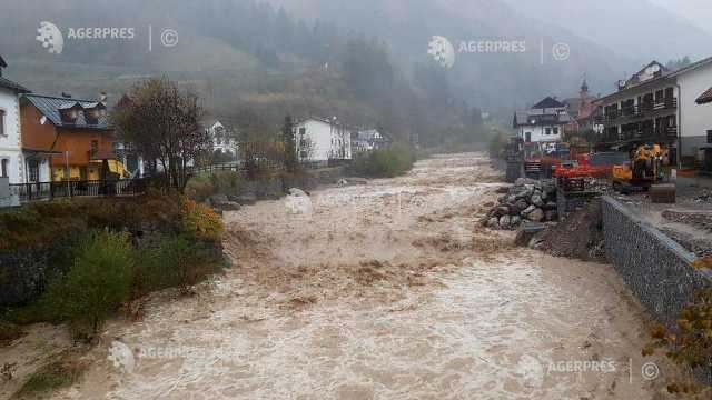 Cod roșu de furtună în Italia | Drumuri inundate și școli închise
