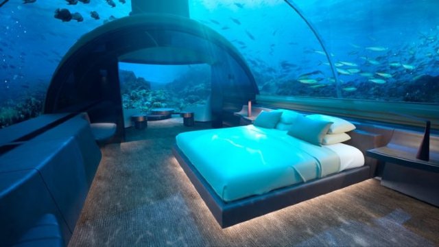 VIDEO | Primul hotel subacvatic din lume se deschide în Maldive. Cât costă o noapte de cazare