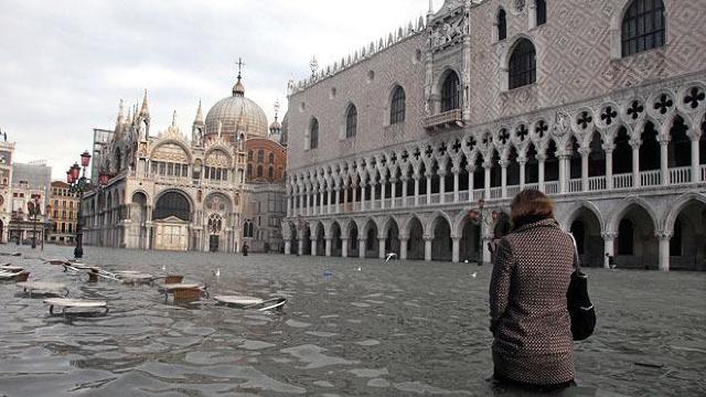 În Veneția marea a atins cel mai înalt nivel din ultimii 10 ani (foto)