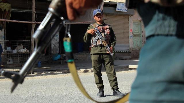 Cazul asasinării șefului poliției locale din Kandahar a amânat alegerile programate pentru duminică 