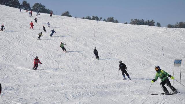 O nouă pârtie schi de 800 de metri va fi deschisă, în noiembrie, la Vârful lui Roman din România