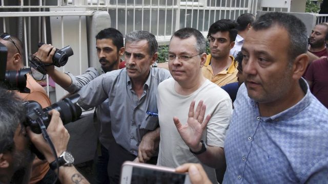 Pastorului american, acuzat de spionaj și terorism în Turcia, riscă 35 de ani de închisoare. SUA speră că va fi eliberat