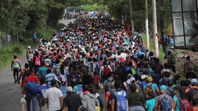 Primul grup din caravana de imigranți din Honduras a ajuns la granița dintre Guatemala și Mexic