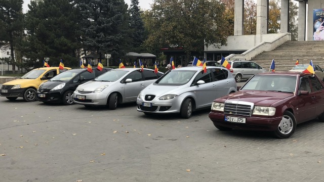 Verde pentru Unire | Un marș automobilistic dedicat Unirii a trecut astăzi prin toate sectoarele Chișinăului