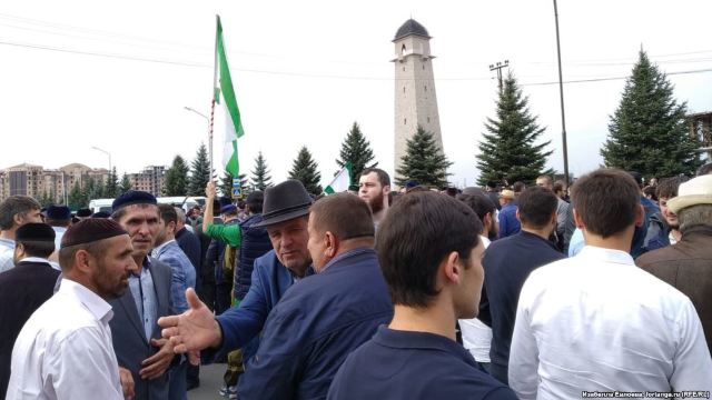 Proteste ample în Republica Ingușetia din Federația Rusă, împotriva unui acord privind un schimb de teritorii cu Cecenia vecină