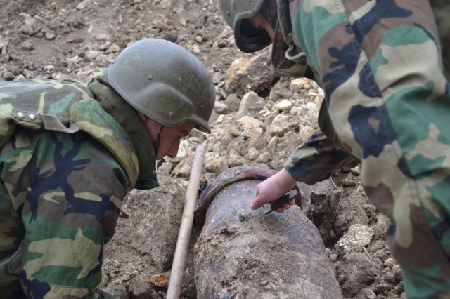 Bombă de 100 kilograme, distrusă de geniștii militari (FOTO)