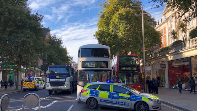 Londra | Două persoane au fost înjunghiate într-un incident în apropiere de sediul Sony Music