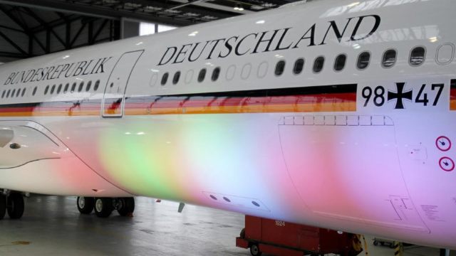 Anchetatorii verifică o posibilă 'pistă criminală' după aterizarea de urgență a avionului lui Merkel