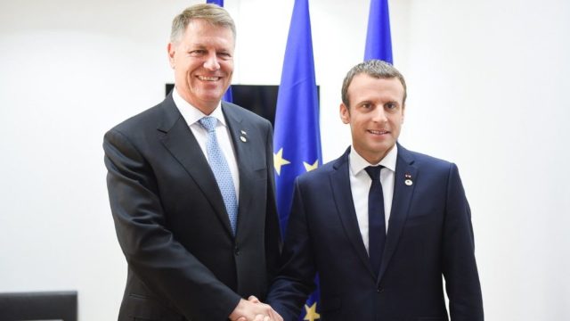 Emmanuel Macron va discuta cu Klaus Iohannis despre situația statului de drept în Europa