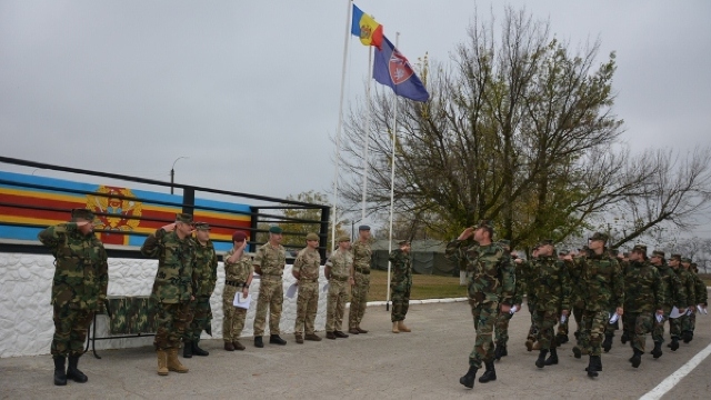 Un curs pentru comandanții inferiori din armata Republicii Moldova a fost finalizat la Bulboaca