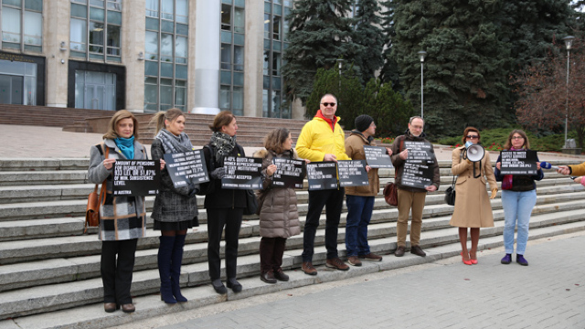 Manifestație la Guvern | Drepturile economice și sociale sunt cele mai neglijate în R.Moldova 