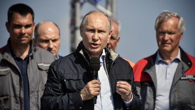 Protest al Kievului față de vizita liderului de la Kremlin, Vladimir Putin în Crimeea