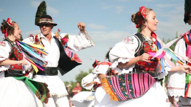 Premieră | „România-i țara mea!”, spectacol de dansuri populare din toate regiunile românești, care au fost reunite în anul 1918