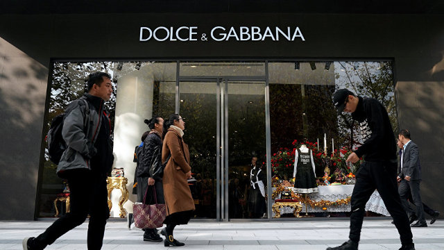 Produsele Dolce & Gabbana, eliminate din marile magazine online din China