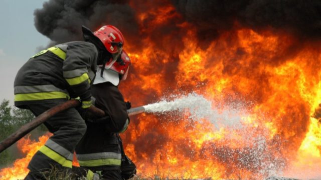 În România o femeie a murit în urma unui incendiu izbucnit la uzina de armament din Cugir