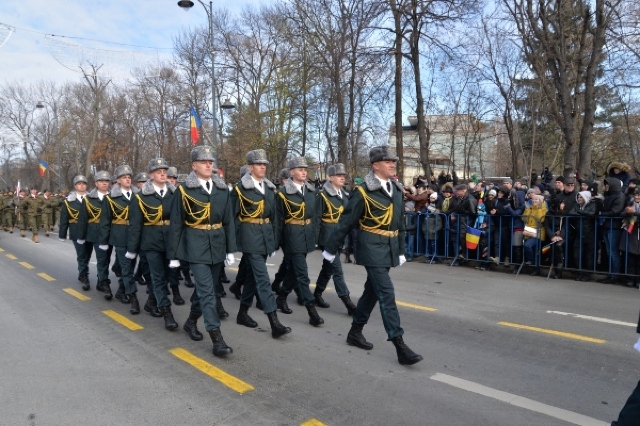 FOTO | Garda de Onoare a Republicii Moldova, la parada militară de la București în anul Centenarului Marii Uniri